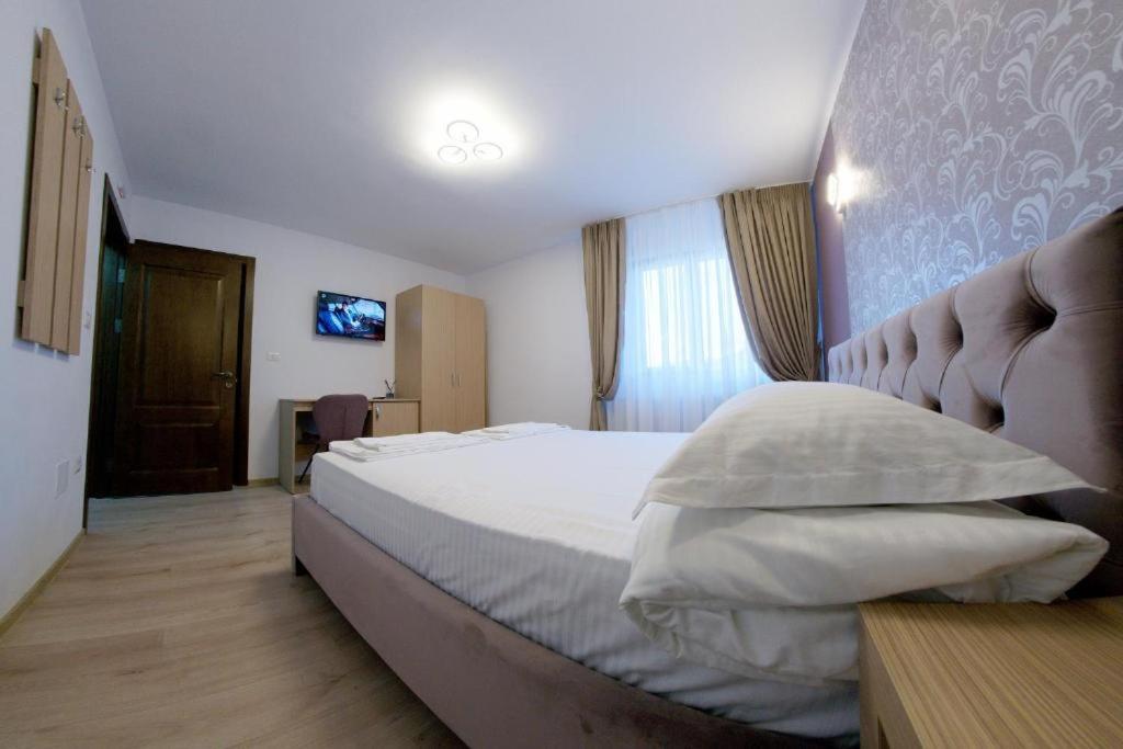 קאמפולונג מולדובנסק Bucovina Holidays Sadova מראה חיצוני תמונה