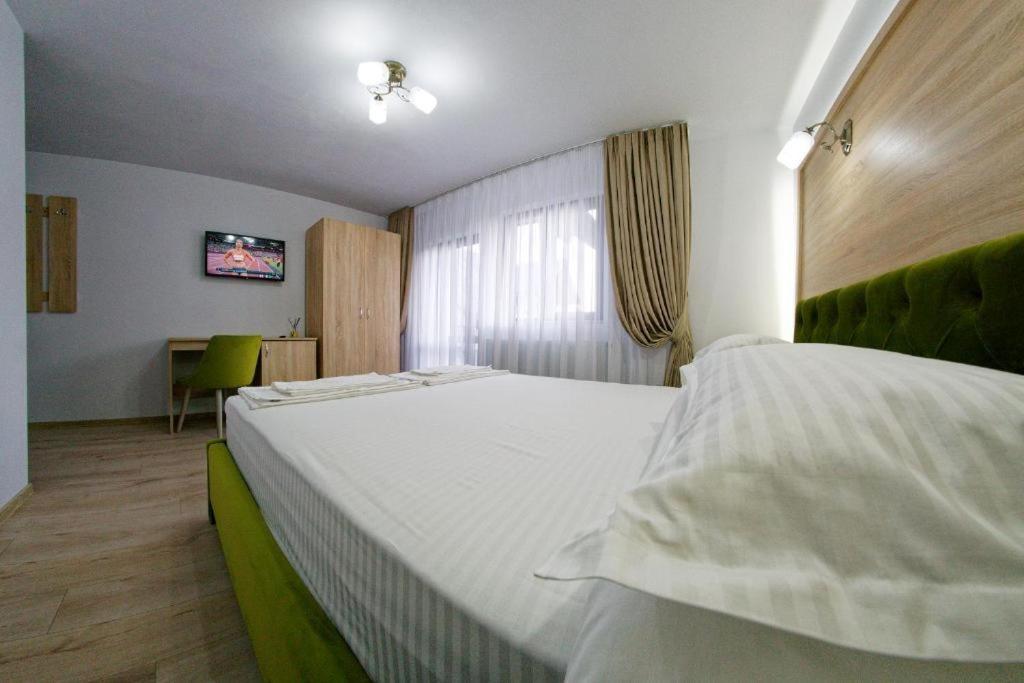 קאמפולונג מולדובנסק Bucovina Holidays Sadova מראה חיצוני תמונה